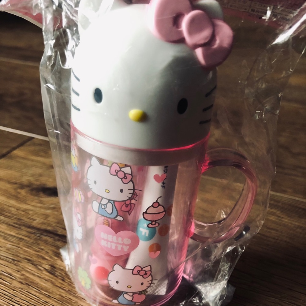 SANRIO-NWT Character Toothbrush Kit - Picture 8 of 16